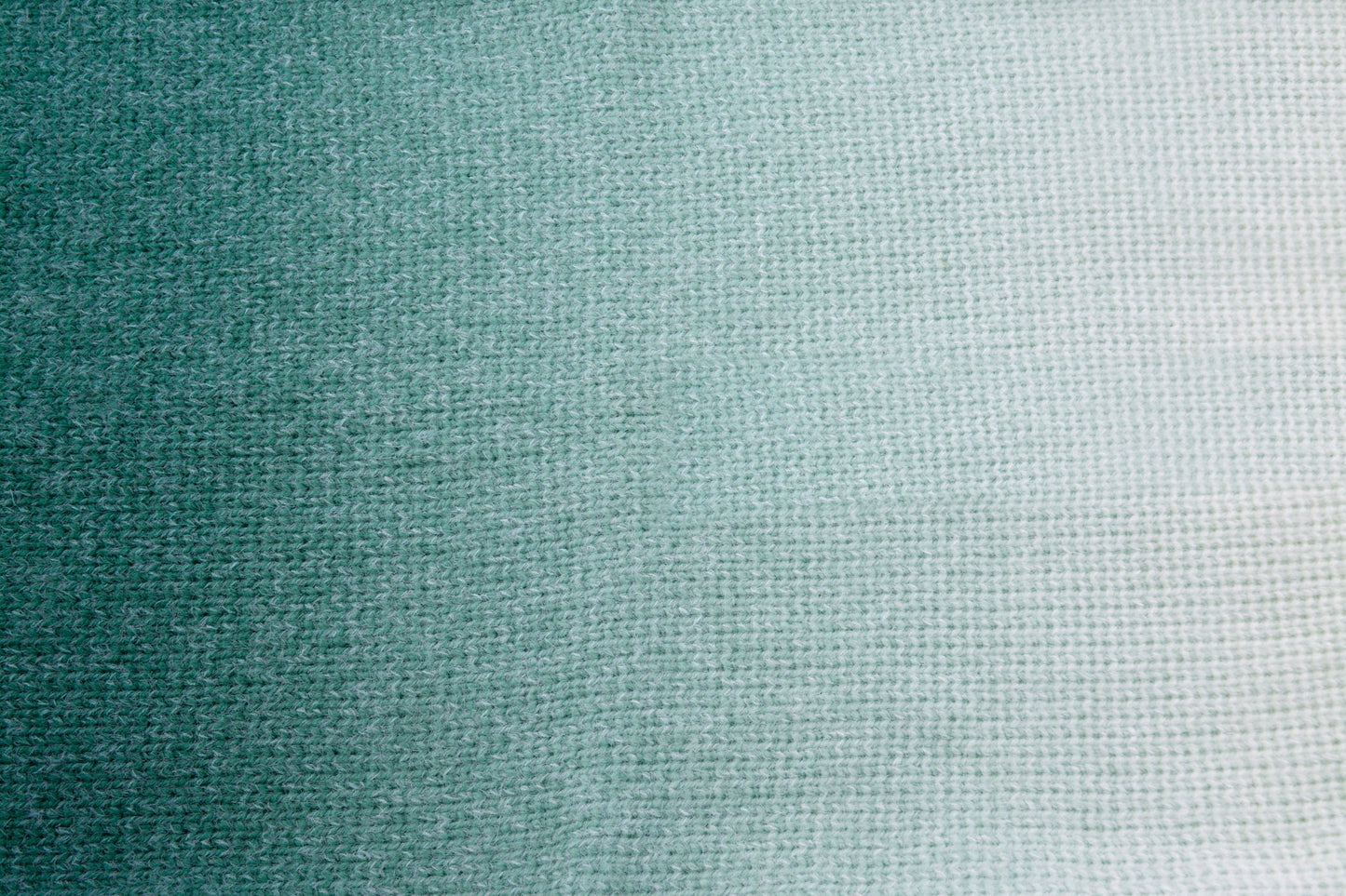 Círculo Marfim – Acrylic Gradient Cake Yarn (400 m / 200 g)