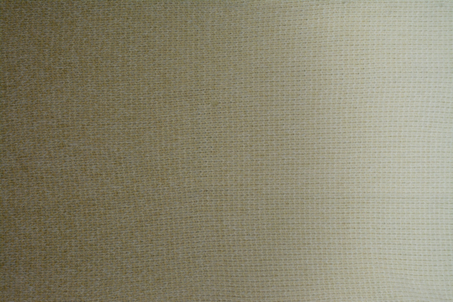 Círculo Marfim – Acrylic Gradient Cake Yarn (400 m / 200 g)