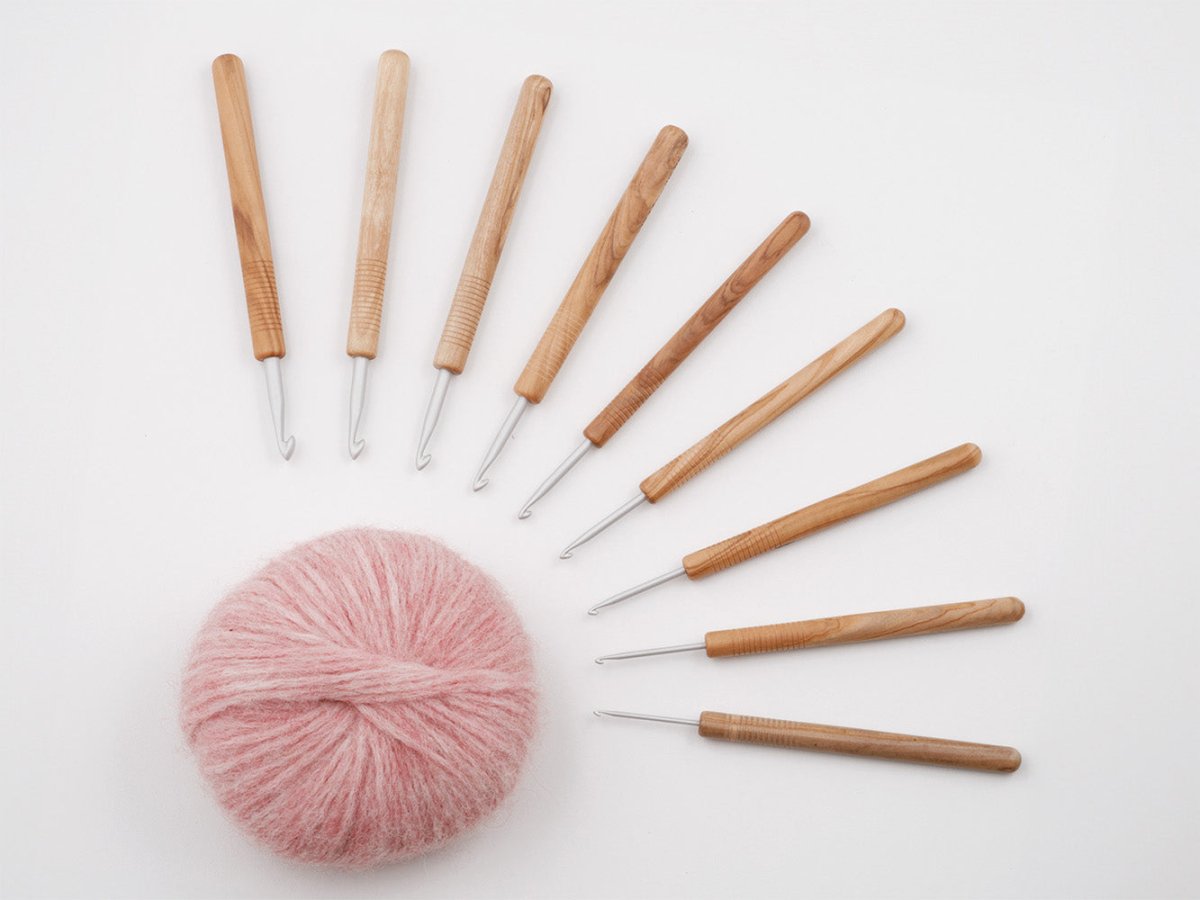 addiNature Olive Wood Wool Crochet Hook - Unique & Comfortable Grip