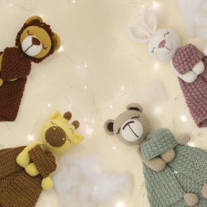 Circulo Amigurumi Crochet Kit - Lovey Blanket - Giraffe