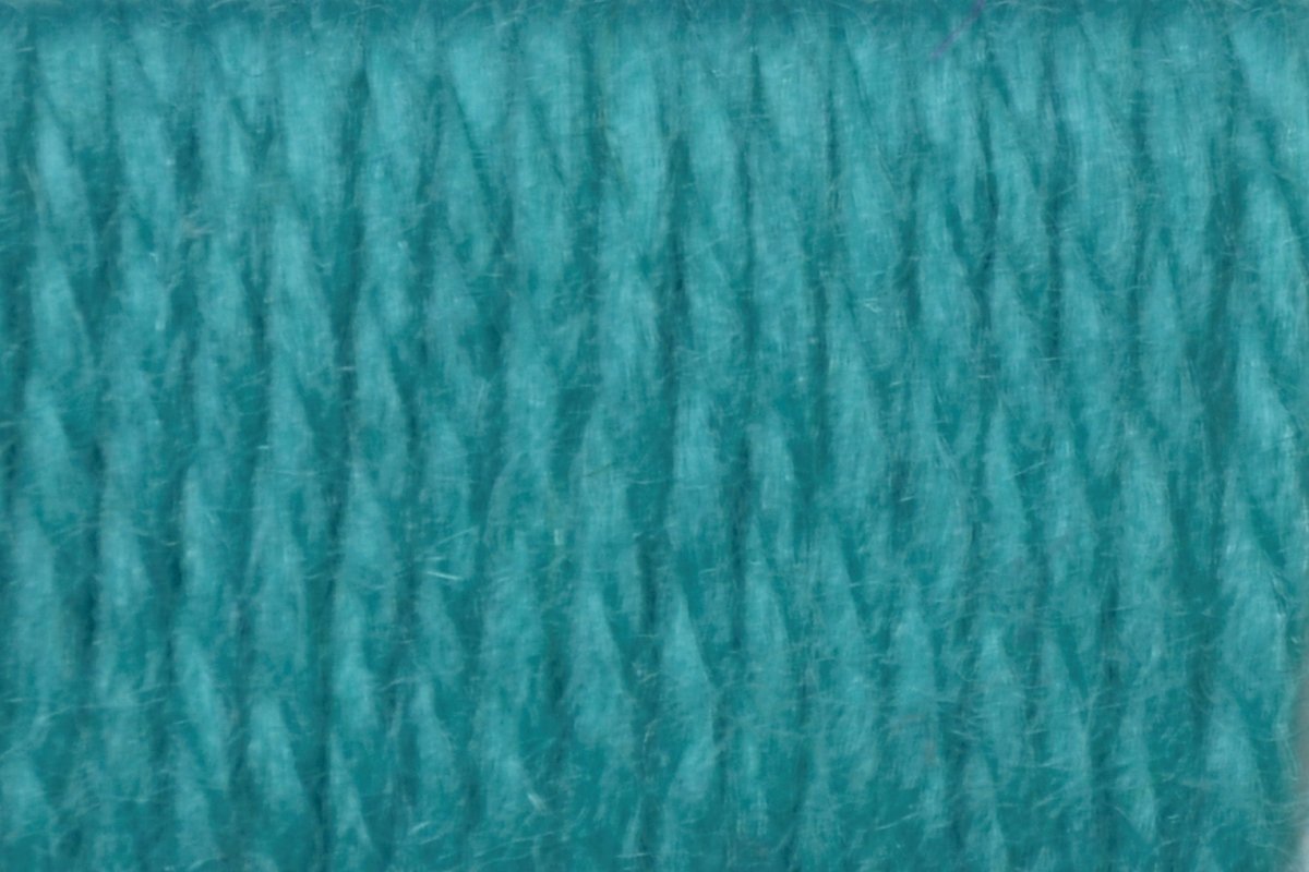 Círculo La Seda yarn, blend of 70% acrylic and 30% wool (100g/166m)