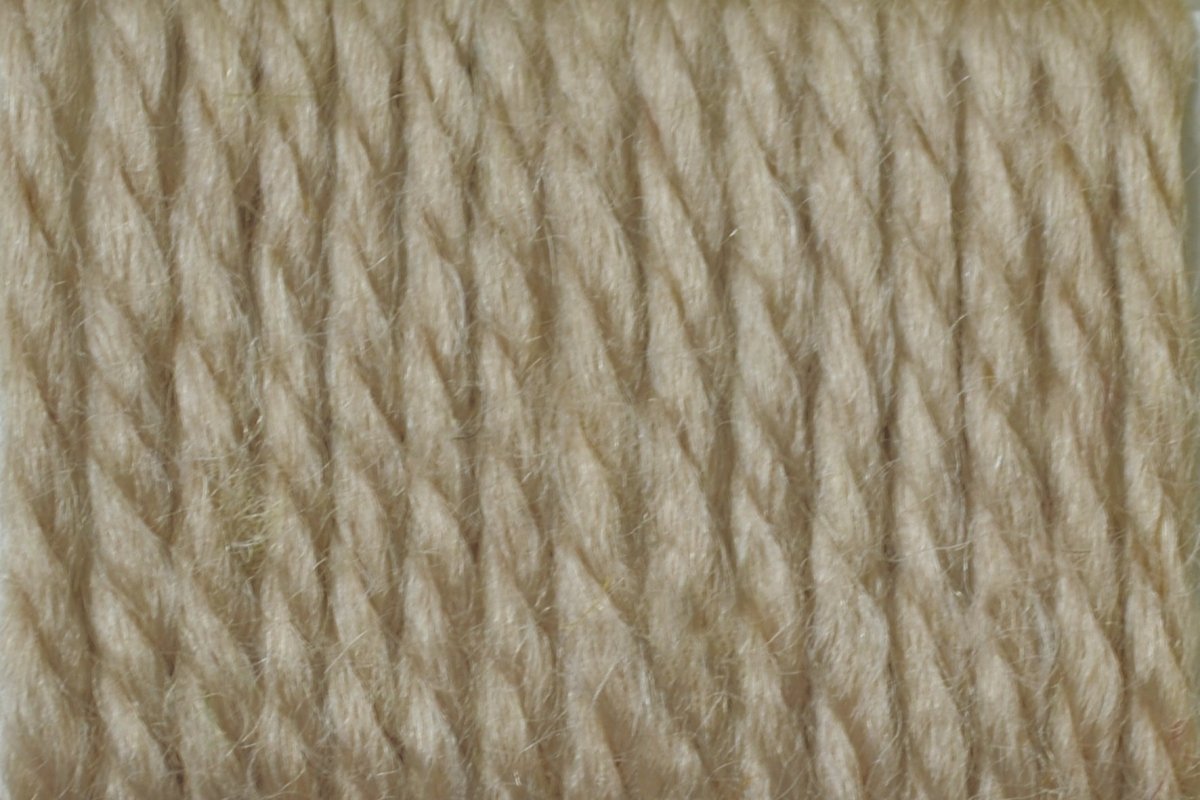 Círculo La Seda yarn, blend of 70% acrylic and 30% wool (100g/166m)