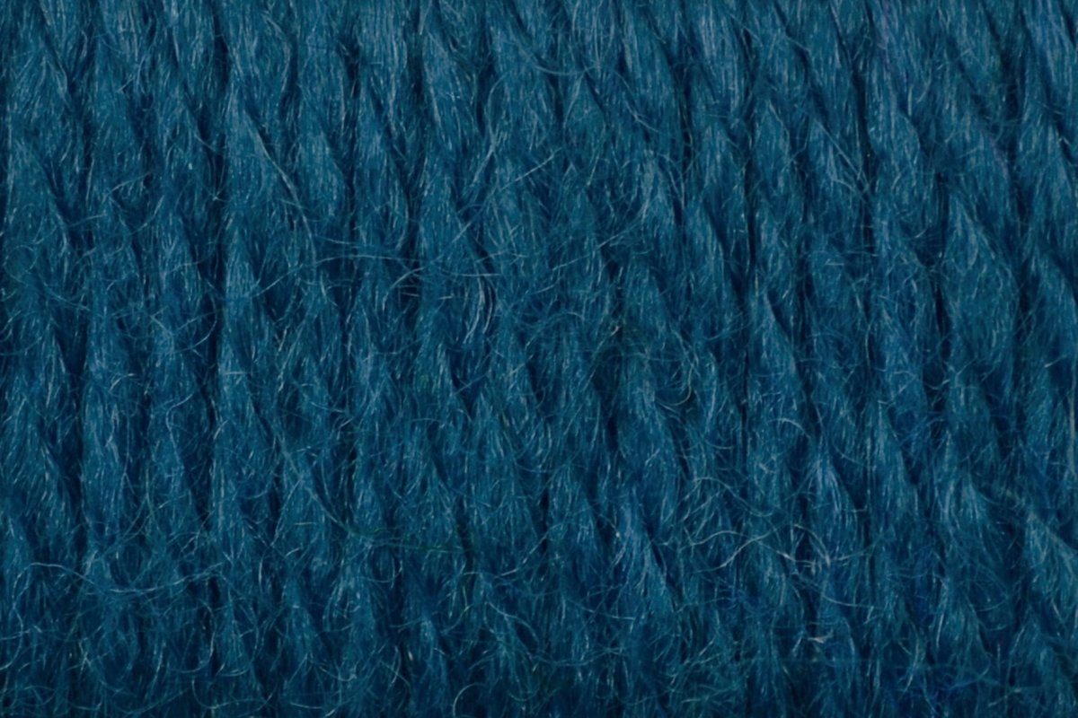Círculo La Seda yarn, blend of 70% acrylic and 30% wool (100g/166m)