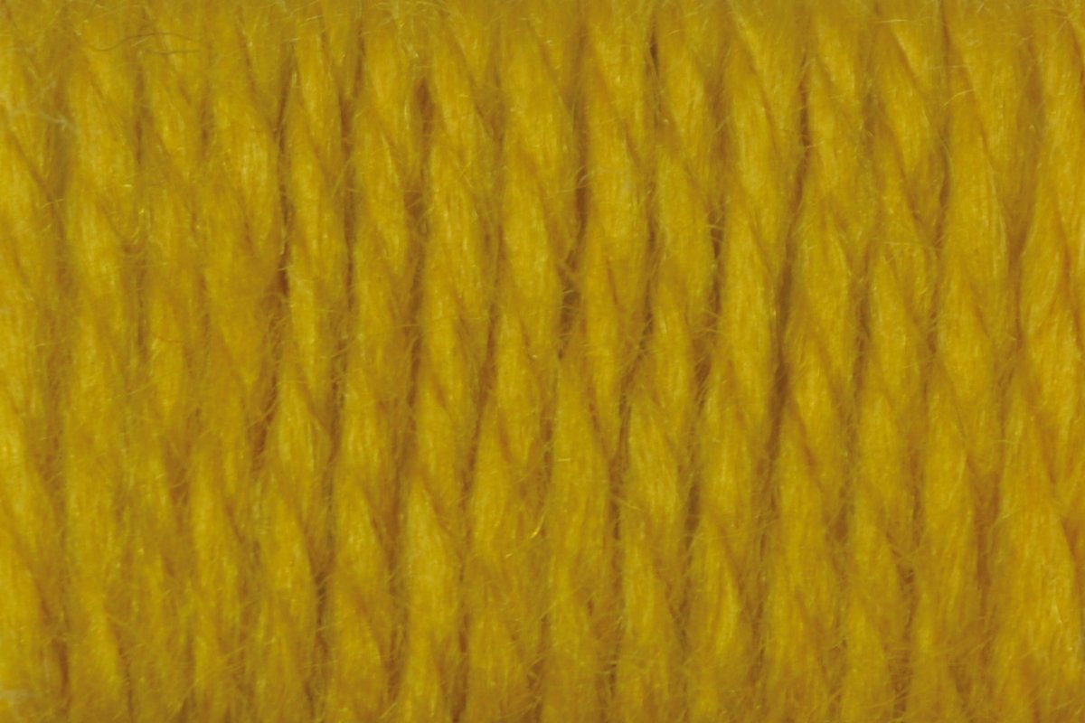 Círculo La Seda yarn, blend of 70% acrylic and 30% wool (100g/166m)
