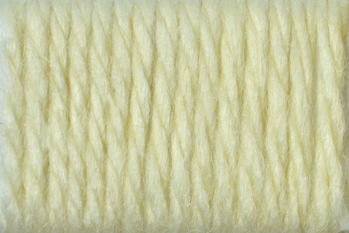 Círculo La Seda yarn, blend of 70% acrylic and 30% wool (100g/166m)
