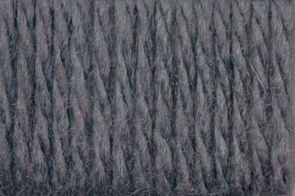 Círculo La Seda yarn, blend of 70% acrylic and 30% wool (100g/166m)