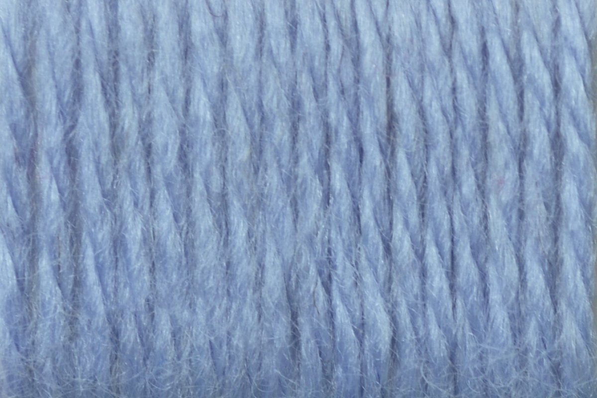 Círculo La Seda yarn, blend of 70% acrylic and 30% wool (100g/166m)