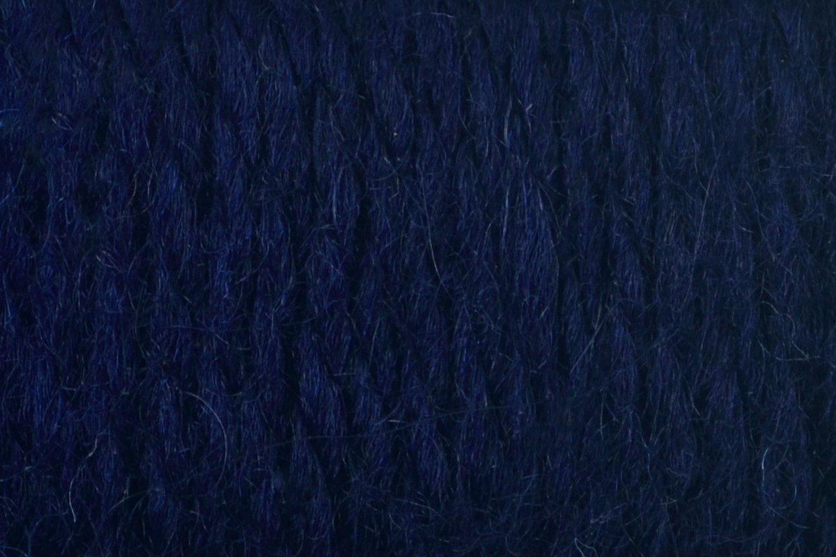 Círculo La Seda yarn, blend of 70% acrylic and 30% wool (100g/166m)