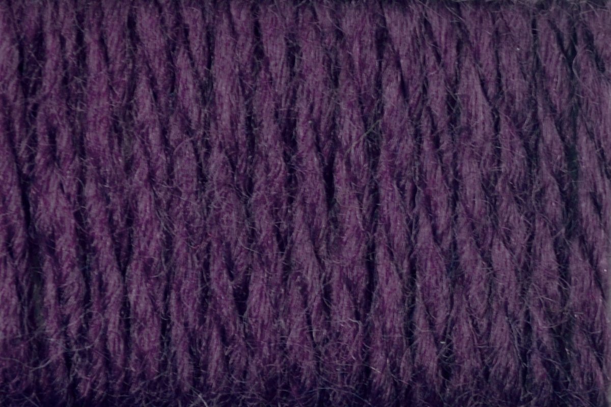 Círculo La Seda yarn, blend of 70% acrylic and 30% wool (100g/166m)