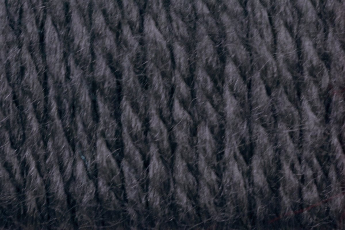 Círculo La Seda yarn, blend of 70% acrylic and 30% wool (100g/166m)