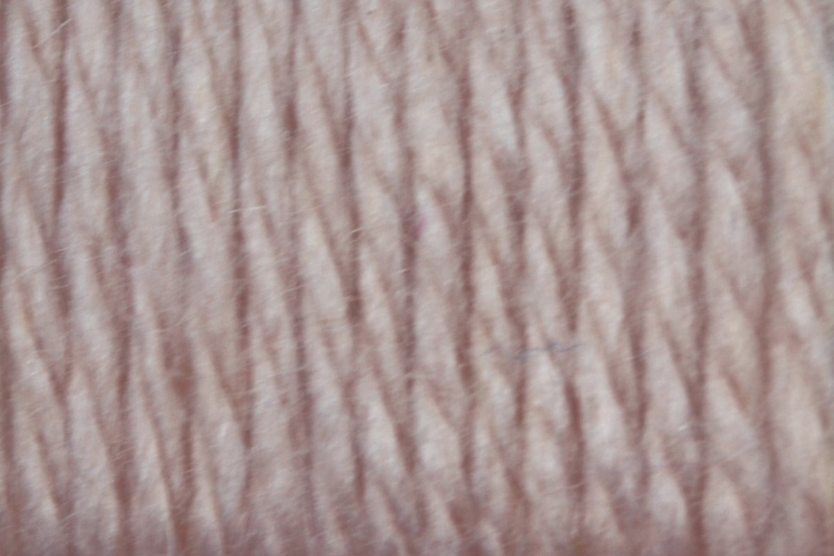 Círculo La Seda yarn, blend of 70% acrylic and 30% wool (100g/166m)