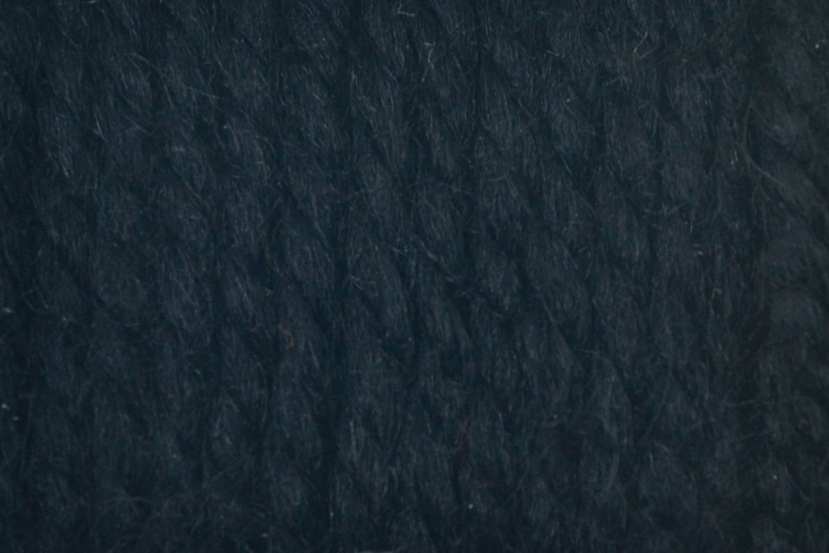 Círculo La Seda yarn, blend of 70% acrylic and 30% wool (100g/166m)